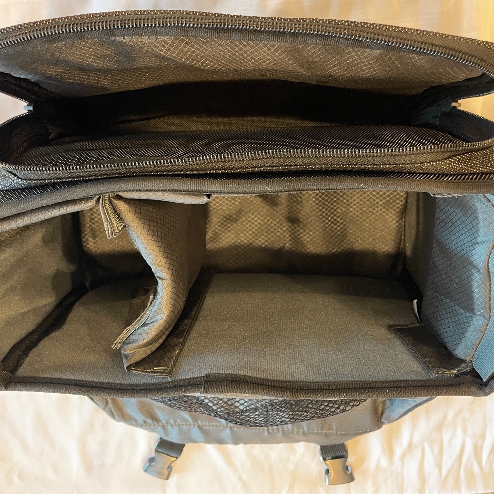 Nikon Camera Bag Including Assorted Lens Cleaning Supplies. CLEAN, EXCELLENT! - Picture 6 of 9